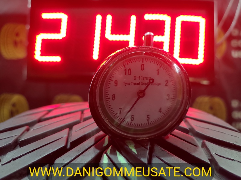 1 Gomma usata 205 45 17 Pneumatici 4 Stagioni TOYO 1 Gomma usata 205 45 17 Pneumatici 4 Stagioni TOYO