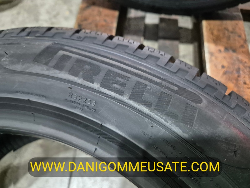 4 Gomme nuove 215 60 17 Pneumatici Invernali PIRELLI 4 Gomme nuove 215 60 17 Pneumatici Invernali PIRELLI