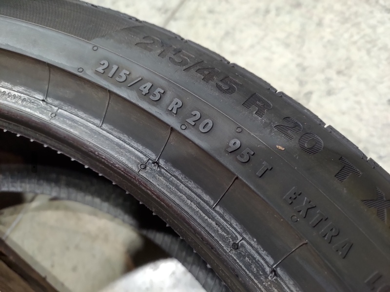4 Gomme usate 215 45 20 Pneumatici Invernali CONTINENTAL 4 Gomme usate 215 45 20 Pneumatici Invernali CONTINENTAL
