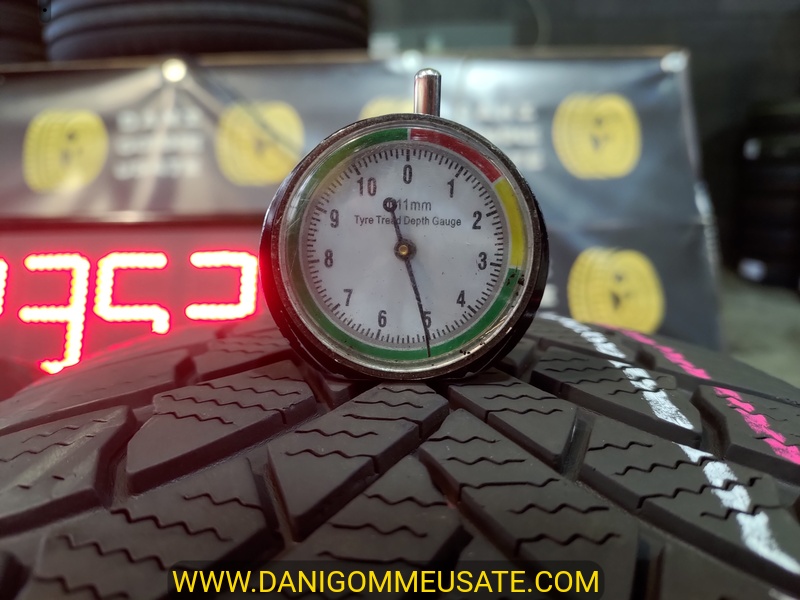 4 Gomme usate 235 65 17 Pneumatici Invernali BRIDGESTONE 4 Gomme usate 235 65 17 Pneumatici Invernali BRIDGESTONE