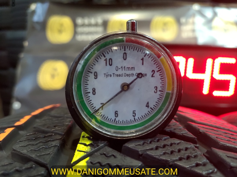 4 Gomme usate 215 50 18 Pneumatici Invernali CONTINENTAL 4 Gomme usate 215 50 18 Pneumatici Invernali CONTINENTAL
