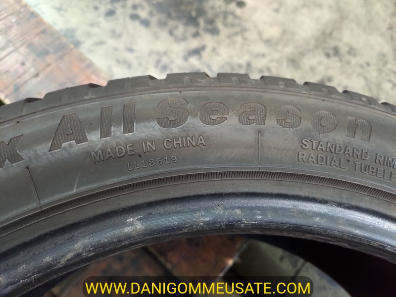 2 Gomme usate 215 45 17 Pneumatici 4 Stagioni 2 Gomme usate 215 45 17 Pneumatici 4 Stagioni