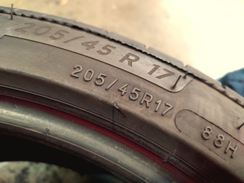 2 Gomme usate 205 45 17 Pneumatici Estivi MICHELIN 2 Gomme usate 205 45 17 Pneumatici Estivi MICHELIN