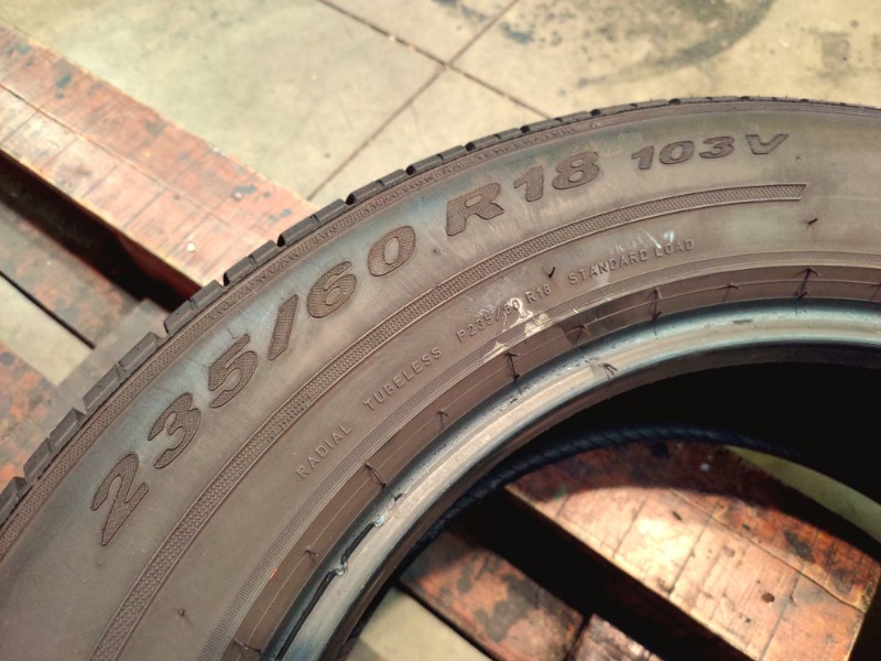 2 Gomme usate 235 60 18 Pneumatici Estivi PIRELLI 2 Gomme usate 235 60 18 Pneumatici Estivi PIRELLI