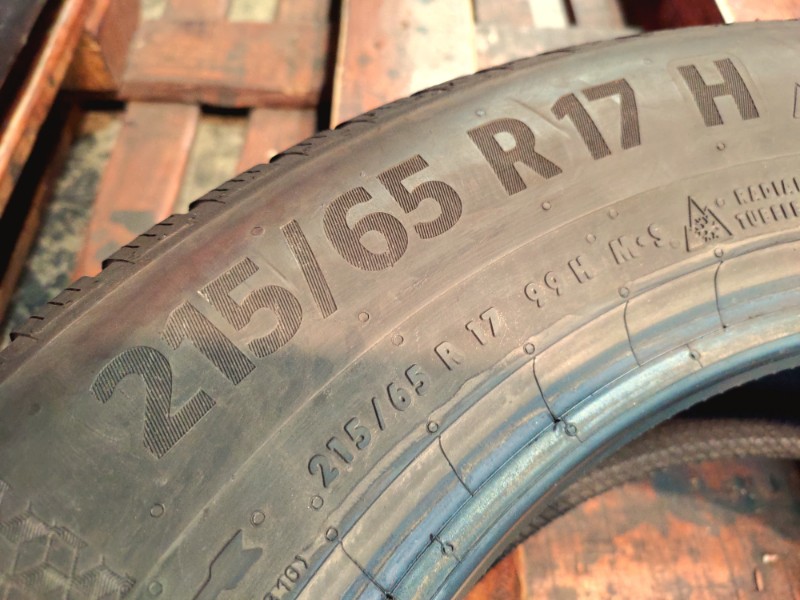 4 Gomme usate 215 65 17 Pneumatici Invernali CONTINENTAL 4 Gomme usate 215 65 17 Pneumatici Invernali CONTINENTAL