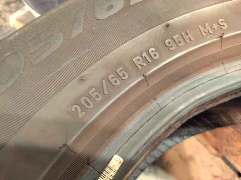 4 Gomme usate 205 65 16 Pneumatici Invernali PIRELLI 4 Gomme usate 205 65 16 Pneumatici Invernali PIRELLI
