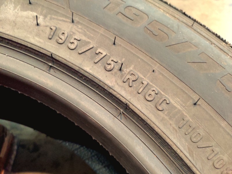 2 Gomme usate 195 75 16 C Pneumatici Invernali PIRELLI 2 Gomme usate 195 75 16 C Pneumatici Invernali PIRELLI