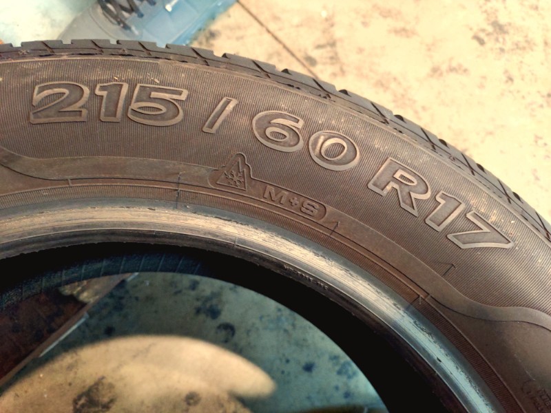4 Gomme usate 215 60 17 Pneumatici Invernali SAVA 4 Gomme usate 215 60 17 Pneumatici Invernali SAVA