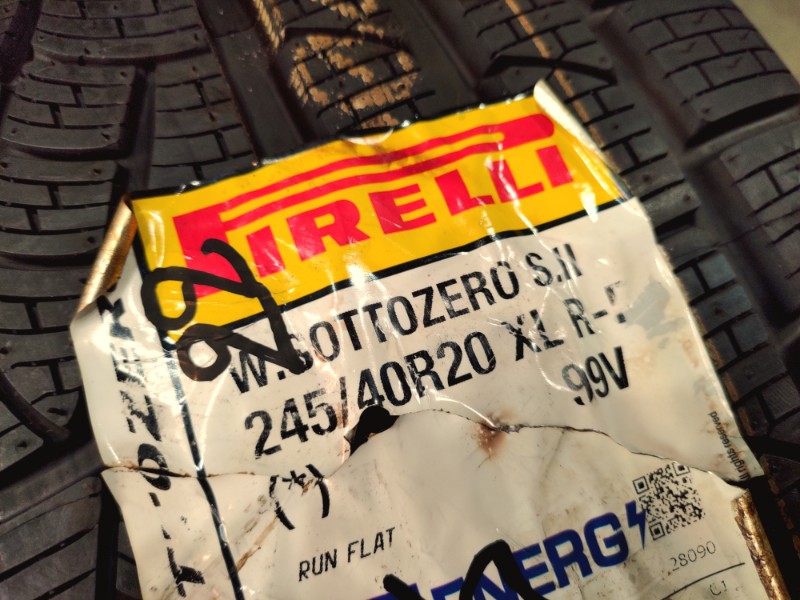 1 Gomma nuova 245 40 20 RUN FLAT Pneumatici Invernali PIRELLI 1 Gomma nuova 245 40 20 RUN FLAT Pneumatici Invernali PIRELLI