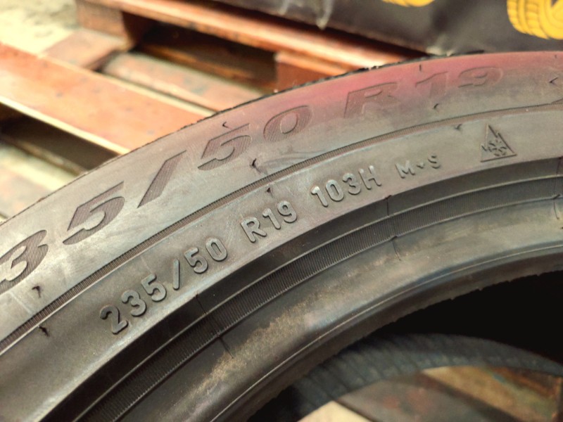 1 Gomma nuova 235 50 19 Pneumatici Invernali PIRELLI 1 Gomma nuova 235 50 19 Pneumatici Invernali PIRELLI