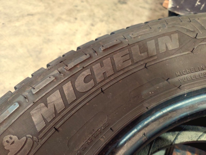 2 Gomme usate 215 70 15 C Pneumatici Estivi MICHELIN 2 Gomme usate 215 70 15 C Pneumatici Estivi MICHELIN