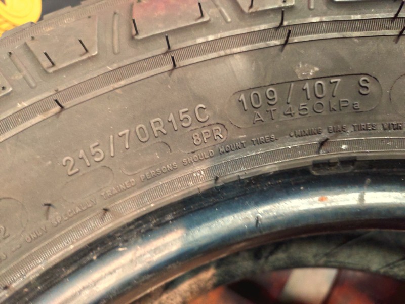 2 Gomme usate 215 70 15 C Pneumatici Estivi MICHELIN 2 Gomme usate 215 70 15 C Pneumatici Estivi MICHELIN
