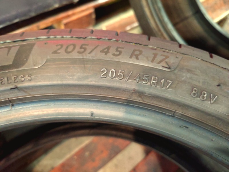 2 Gomme usate 205 45 17 Pneumatici Estivi MICHELIN 2 Gomme usate 205 45 17 Pneumatici Estivi MICHELIN