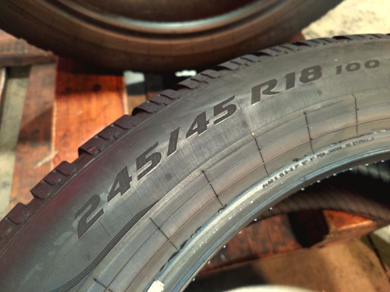 4 Gomme usate 245 45 18 Pneumatici Invernali PIRELLI 4 Gomme usate 245 45 18 Pneumatici Invernali PIRELLI