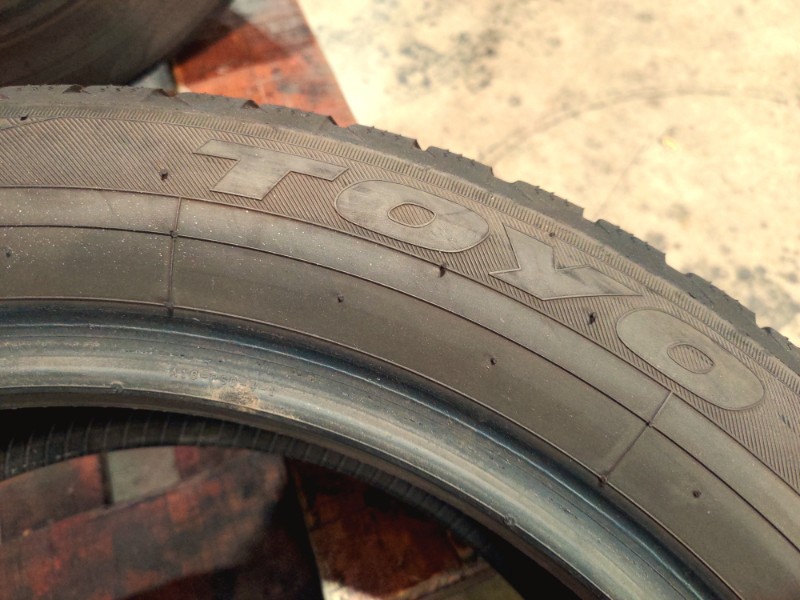 4 Gomme usate 175 60 16 Pneumatici Invernali TOYO 4 Gomme usate 175 60 16 Pneumatici Invernali TOYO