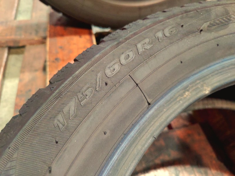 4 Gomme usate 175 60 16 Pneumatici Invernali TOYO 4 Gomme usate 175 60 16 Pneumatici Invernali TOYO