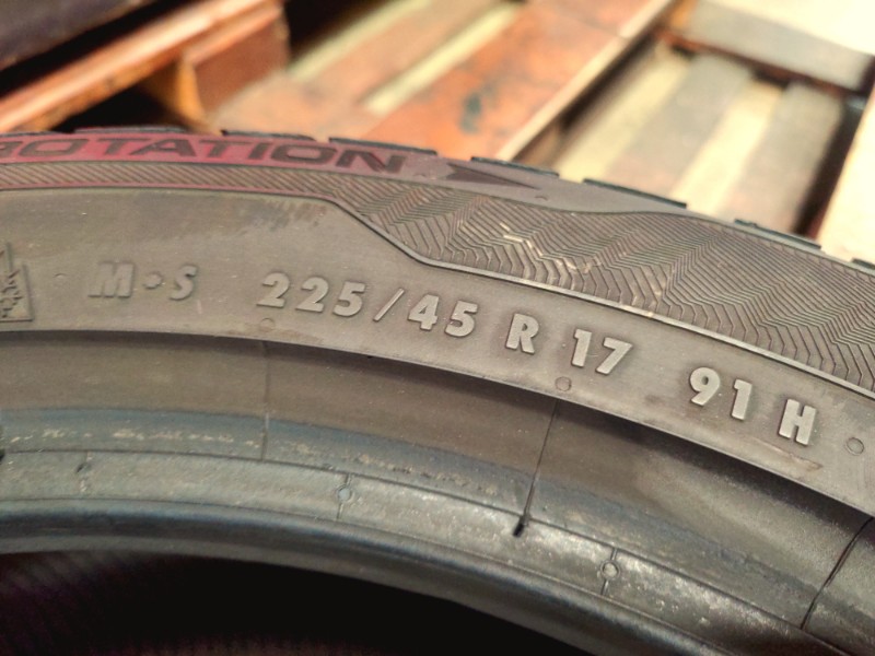 2 Gomme usate 225 45 17 Pneumatici Invernali UNIROYAL 2 Gomme usate 225 45 17 Pneumatici Invernali UNIROYAL