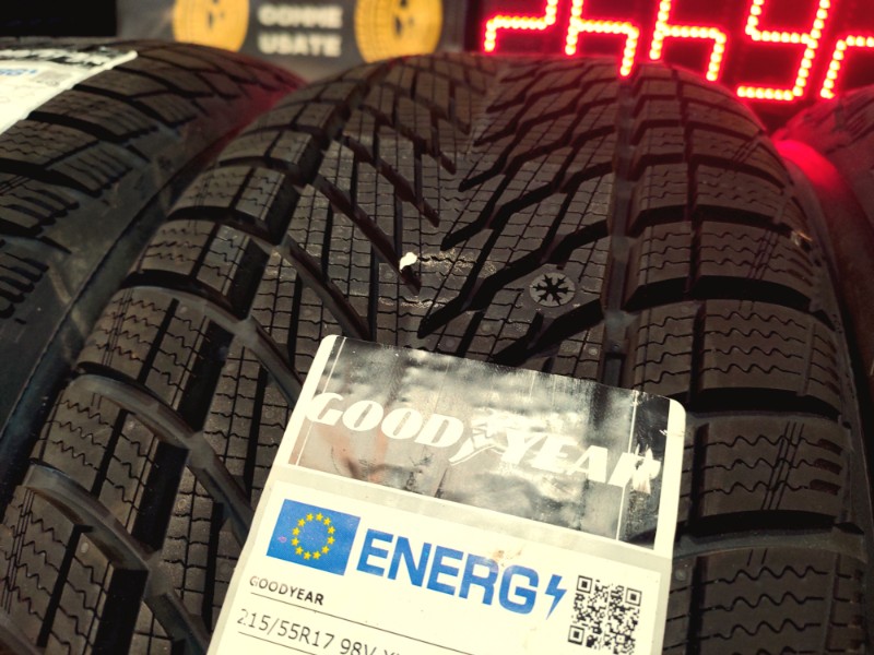 4 Gomme nuove 215 55 17 Pneumatici Invernali GOODYEAR 4 Gomme nuove 215 55 17 Pneumatici Invernali GOODYEAR