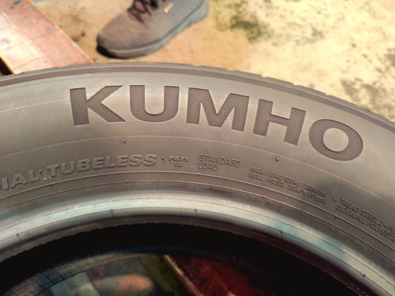 2 Gomme usate 205 60 16 Pneumatici Estivi KUMHO 2 Gomme usate 205 60 16 Pneumatici Estivi KUMHO