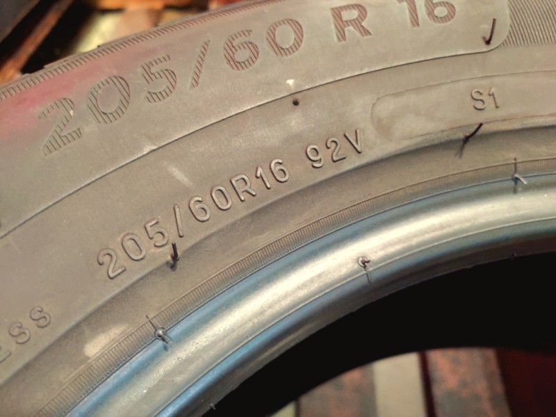 2 Gomme usate 205 60 16 Pneumatici Estivi MICHELIN 2 Gomme usate 205 60 16 Pneumatici Estivi MICHELIN