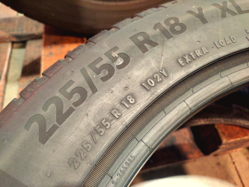 4 Gomme usate 225 55 18 Pneumatici Estivi CONTINENTAL 4 Gomme usate 225 55 18 Pneumatici Estivi CONTINENTAL