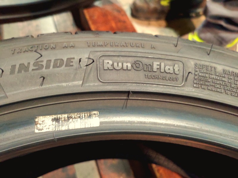 2 Gomme usate 225 45 19 RUN FLAT Pneumatici Estivi DUNLOP 2 Gomme usate 225 45 19 RUN FLAT Pneumatici Estivi DUNLOP