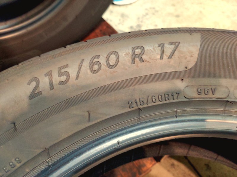 4 Gomme usate 215 60 17 Pneumatici Estivi MICHELIN 4 Gomme usate 215 60 17 Pneumatici Estivi MICHELIN