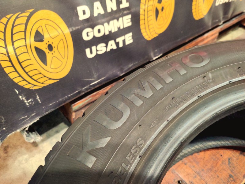 2 Gomme usate 215 55 17 Pneumatici Estivi KUMHO 2 Gomme usate 215 55 17 Pneumatici Estivi KUMHO