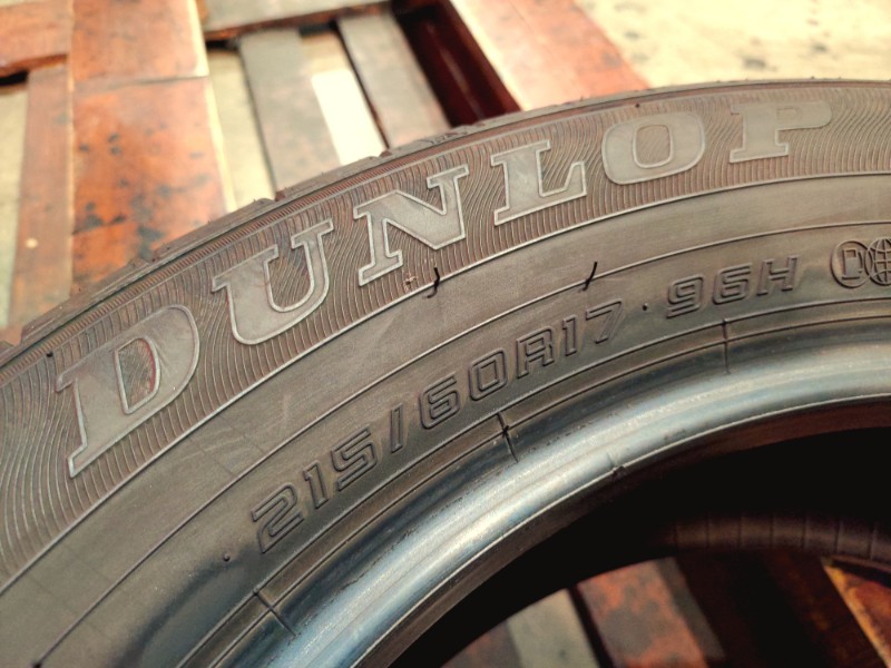 2 Gomme usate 215 60 17 Pneumatici Estivi DUNLOP 2 Gomme usate 215 60 17 Pneumatici Estivi DUNLOP