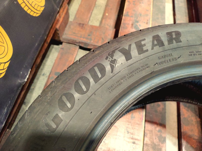 2 Gomme usate 215 55 17 Pneumatici Estivi GOODYEAR 2 Gomme usate 215 55 17 Pneumatici Estivi GOODYEAR