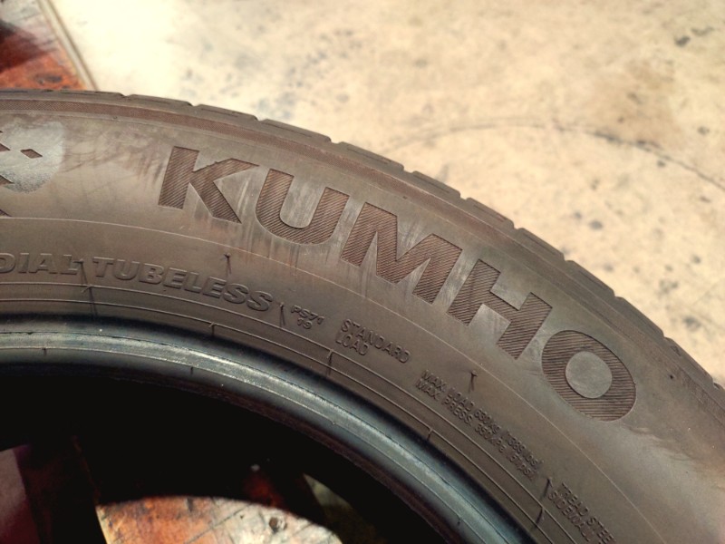 2 Gomme usate 205 60 16 Pneumatici Estivi KUMHO 2 Gomme usate 205 60 16 Pneumatici Estivi KUMHO