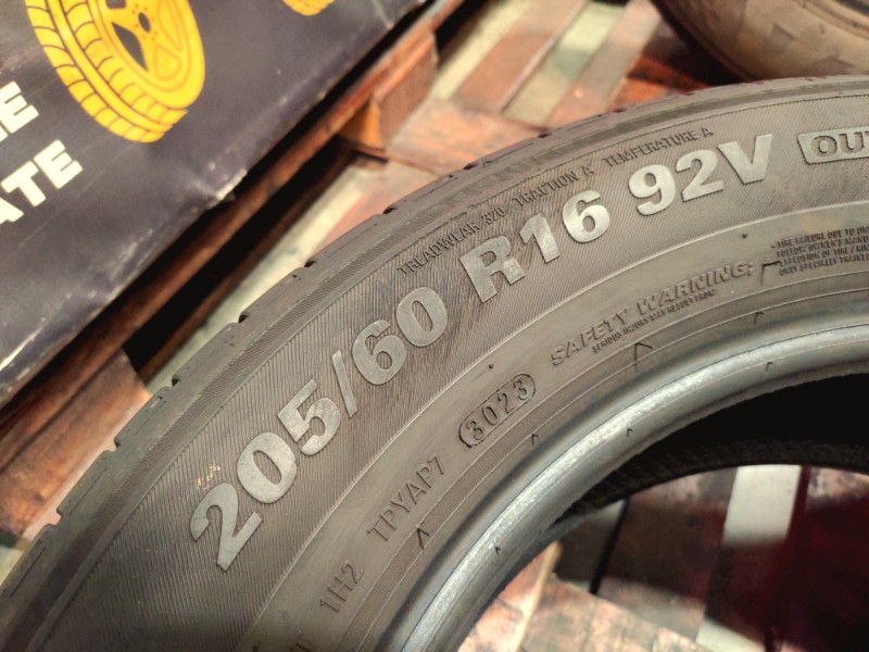 2 Gomme usate 205 60 16 Pneumatici Estivi KUMHO 2 Gomme usate 205 60 16 Pneumatici Estivi KUMHO