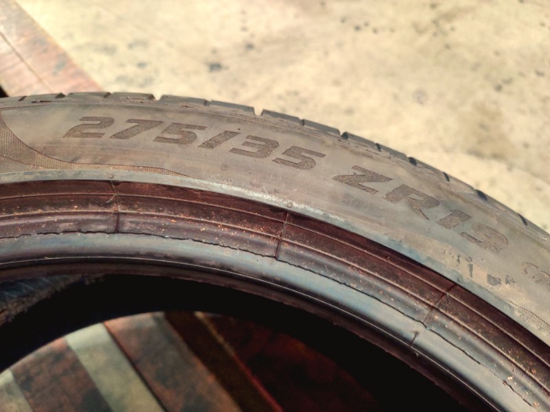 1 Gomma usata 275 35 19 Pneumatici Estivi PIRELLI 1 Gomma usata 275 35 19 Pneumatici Estivi PIRELLI