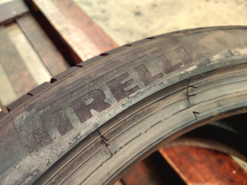 1 Gomma usata 275 35 19 Pneumatici Estivi PIRELLI 1 Gomma usata 275 35 19 Pneumatici Estivi PIRELLI