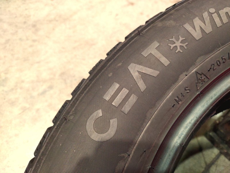 4 Gomme usate 205 60 16 Pneumatici Invernali CEAT 4 Gomme usate 205 60 16 Pneumatici Invernali CEAT