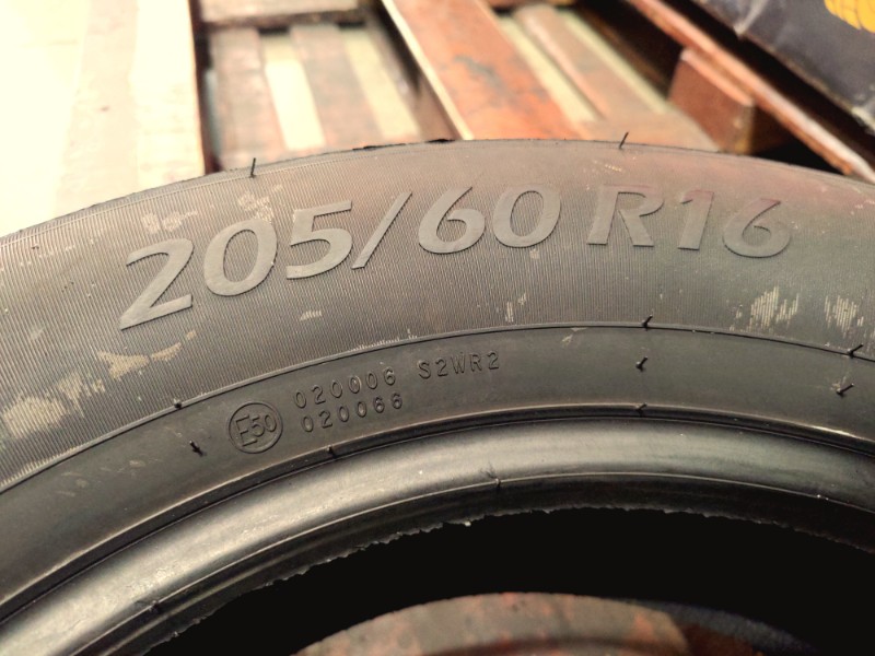 4 Gomme usate 205 60 16 Pneumatici Invernali CEAT 4 Gomme usate 205 60 16 Pneumatici Invernali CEAT
