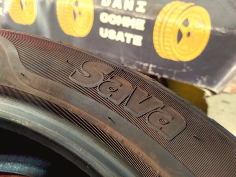 2 Gomme usate 205 55 17 Pneumatici Invernali SAVA 2 Gomme usate 205 55 17 Pneumatici Invernali SAVA