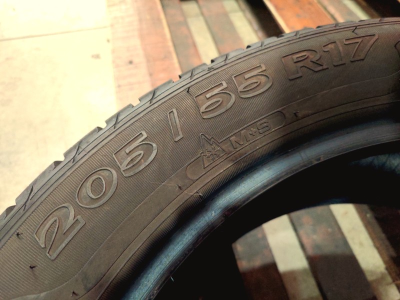 2 Gomme usate 205 55 17 Pneumatici Invernali SAVA 2 Gomme usate 205 55 17 Pneumatici Invernali SAVA