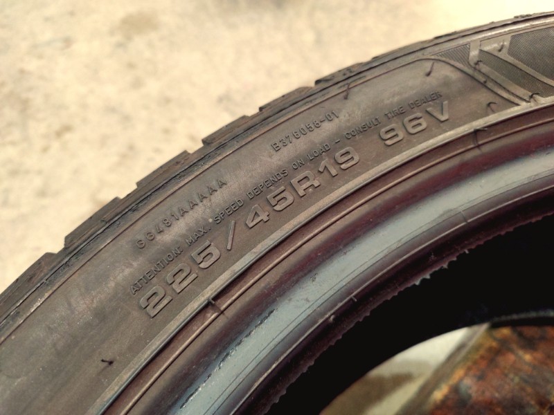 4 Gomme usate 225 45 19 Pneumatici Invernali GOODYEAR 4 Gomme usate 225 45 19 Pneumatici Invernali GOODYEAR