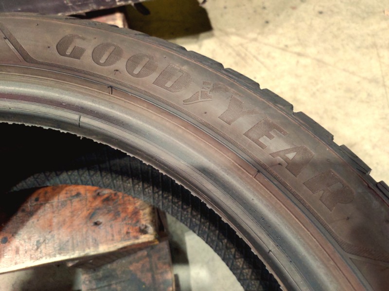 1 Gomma usata 225 45 19 Pneumatici Invernali GOODYEAR 1 Gomma usata 225 45 19 Pneumatici Invernali GOODYEAR