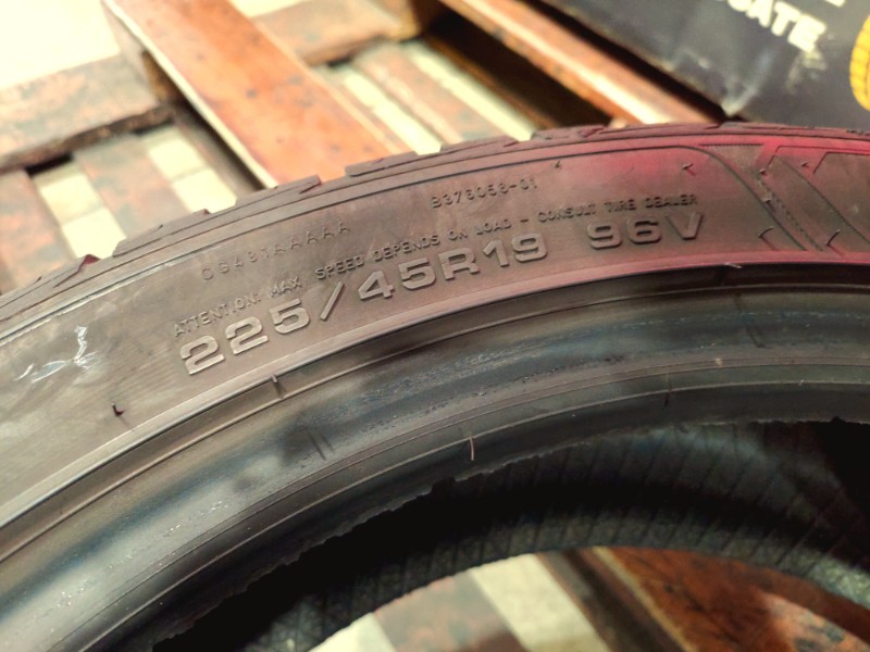 1 Gomma usata 225 45 19 Pneumatici Invernali GOODYEAR 1 Gomma usata 225 45 19 Pneumatici Invernali GOODYEAR