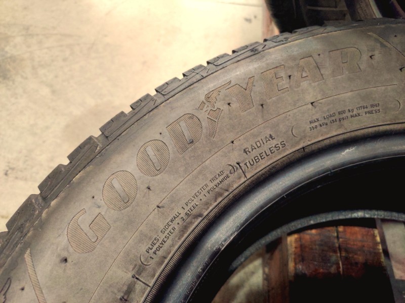 4 Gomme usate 235 60 16 Pneumatici Invernali GOODYEAR 4 Gomme usate 235 60 16 Pneumatici Invernali GOODYEAR