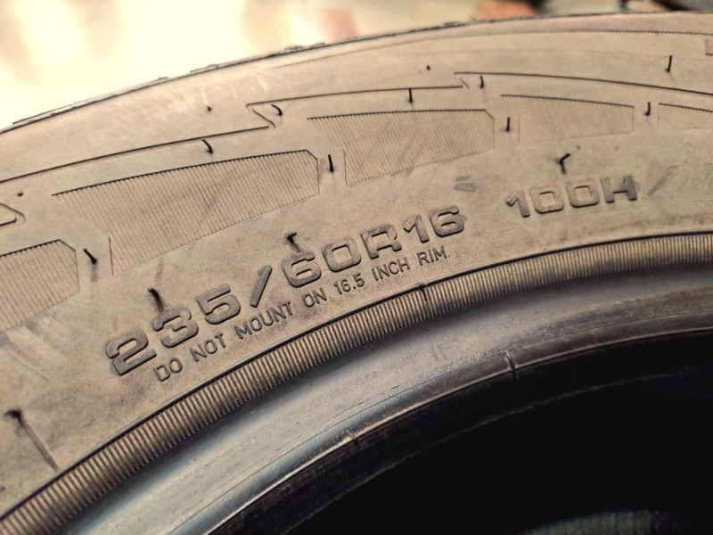 4 Gomme usate 235 60 16 Pneumatici Invernali GOODYEAR 4 Gomme usate 235 60 16 Pneumatici Invernali GOODYEAR