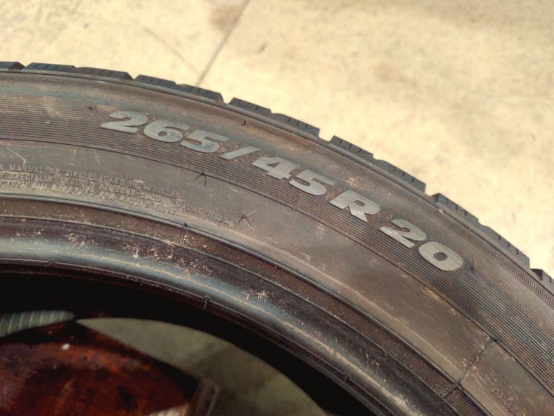 2 Gomme usate 265 45 20 Pneumatici Invernali TOYO 2 Gomme usate 265 45 20 Pneumatici Invernali TOYO