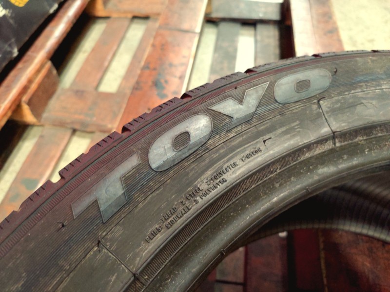 2 Gomme usate 265 45 20 Pneumatici Invernali TOYO 2 Gomme usate 265 45 20 Pneumatici Invernali TOYO