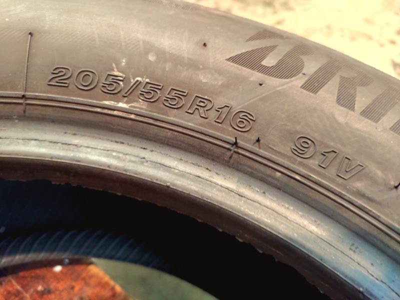 2 Gomme usate 205 55 16 Pneumatici Estivi BRIDGESTONE 2 Gomme usate 205 55 16 Pneumatici Estivi BRIDGESTONE