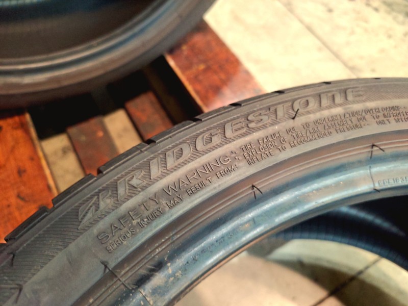 4 Gomme usate 255 35 19 Pneumatici Estivi BRIDGESTONE 4 Gomme usate 255 35 19 Pneumatici Estivi BRIDGESTONE
