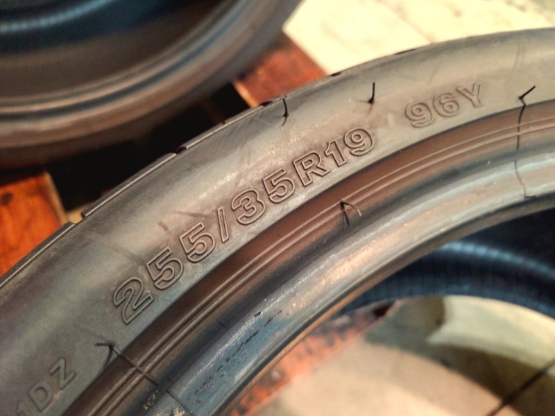 4 Gomme usate 255 35 19 Pneumatici Estivi BRIDGESTONE 4 Gomme usate 255 35 19 Pneumatici Estivi BRIDGESTONE