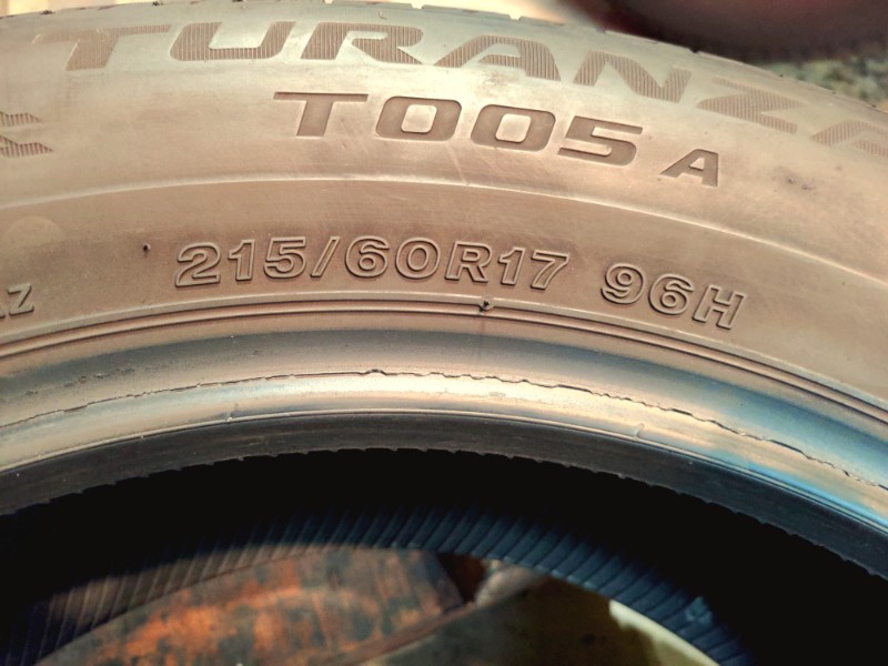 4 Gomme usate 215 60 17 Pneumatici Estivi BRIDGESTONE 4 Gomme usate 215 60 17 Pneumatici Estivi BRIDGESTONE