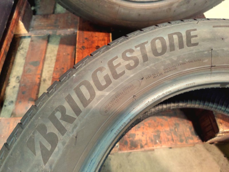 4 Gomme usate 215 60 17 Pneumatici Estivi BRIDGESTONE 4 Gomme usate 215 60 17 Pneumatici Estivi BRIDGESTONE